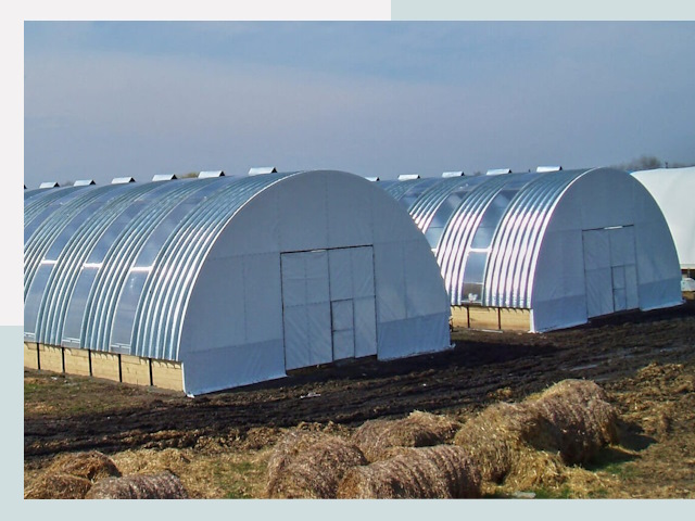 Сельскохозяйственные здания в прохладном