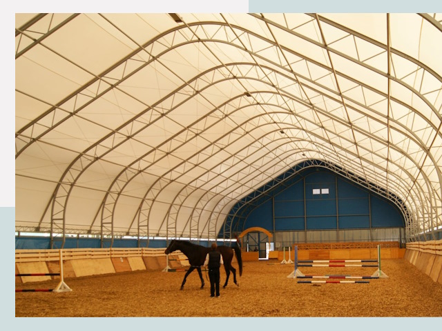 Строительство конных манежей в прохладном