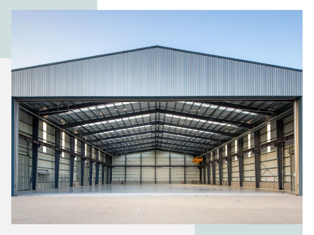 Большие ангары в прохладном