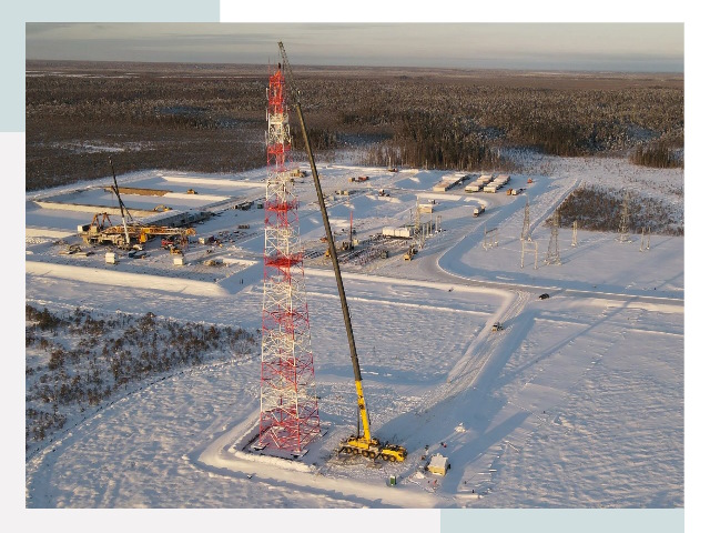 Мачты связи в прохладном